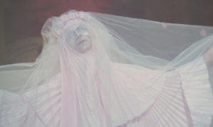 Roma de Fellini mariée cadavérique